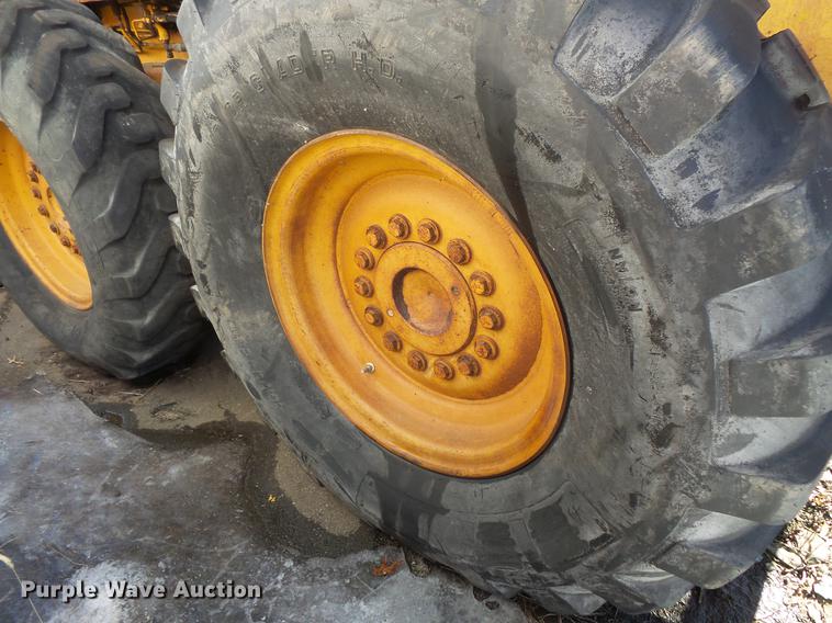 image for item DW9567 1977 John Deere 770 motor grader