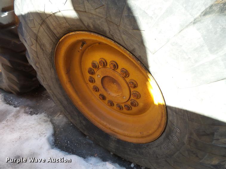 image for item DW9567 1977 John Deere 770 motor grader