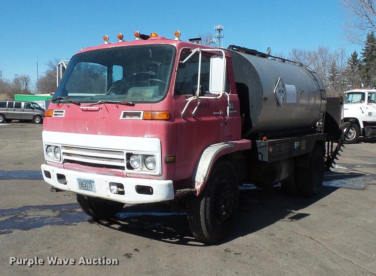 image for item DW9569 1984 Chevrolet Tiltmaster oil distributor truck