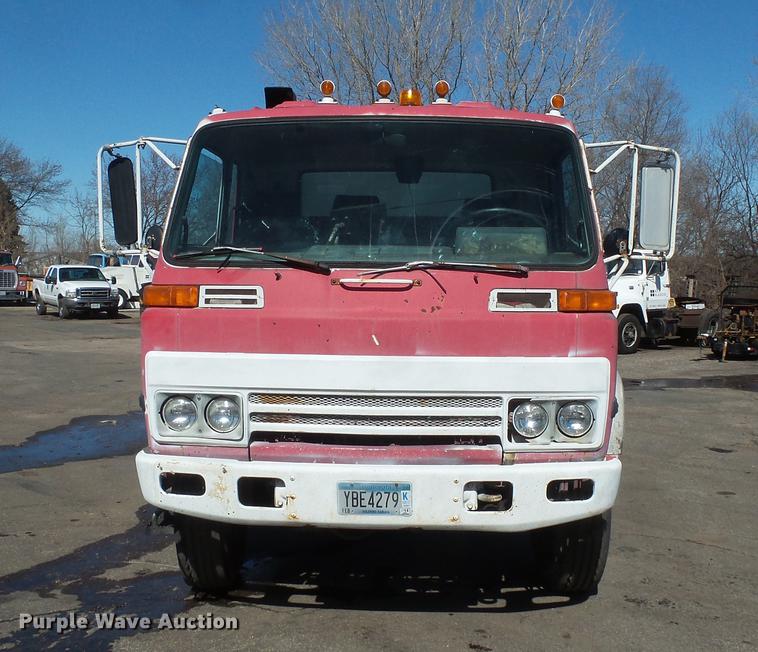 image for item DW9569 1984 Chevrolet Tiltmaster oil distributor truck