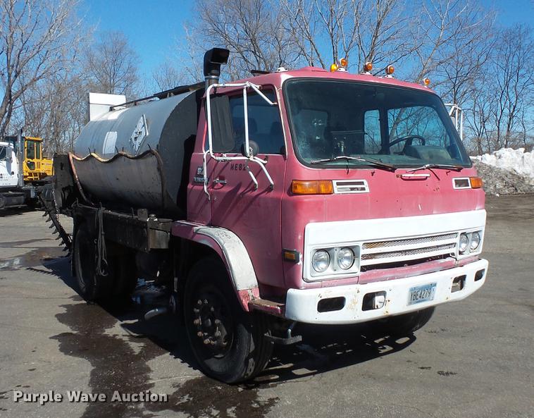 image for item DW9569 1984 Chevrolet Tiltmaster oil distributor truck