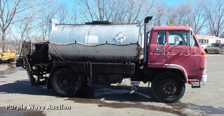 image for item DW9569 1984 Chevrolet Tiltmaster oil distributor truck