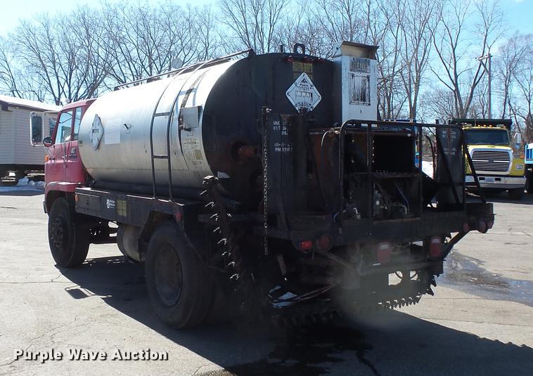 image for item DW9569 1984 Chevrolet Tiltmaster oil distributor truck