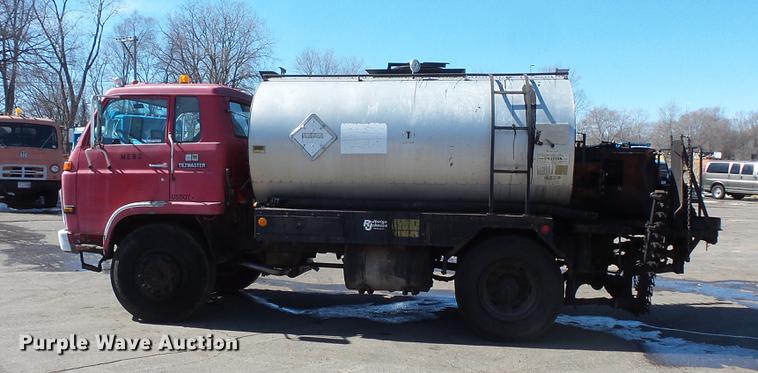 image for item DW9569 1984 Chevrolet Tiltmaster oil distributor truck