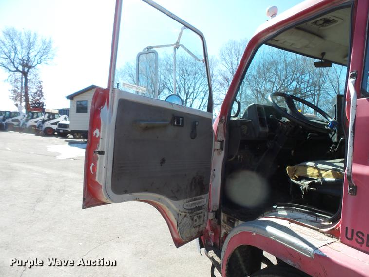 image for item DW9569 1984 Chevrolet Tiltmaster oil distributor truck