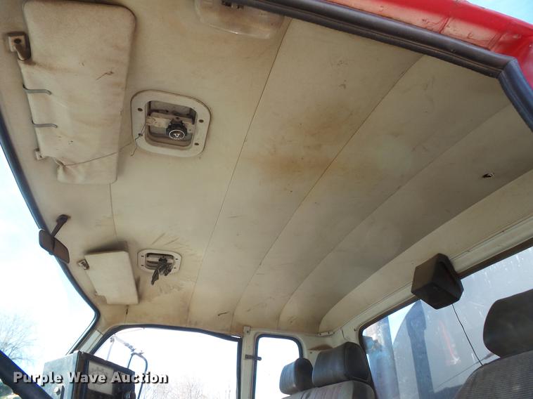 image for item DW9569 1984 Chevrolet Tiltmaster oil distributor truck