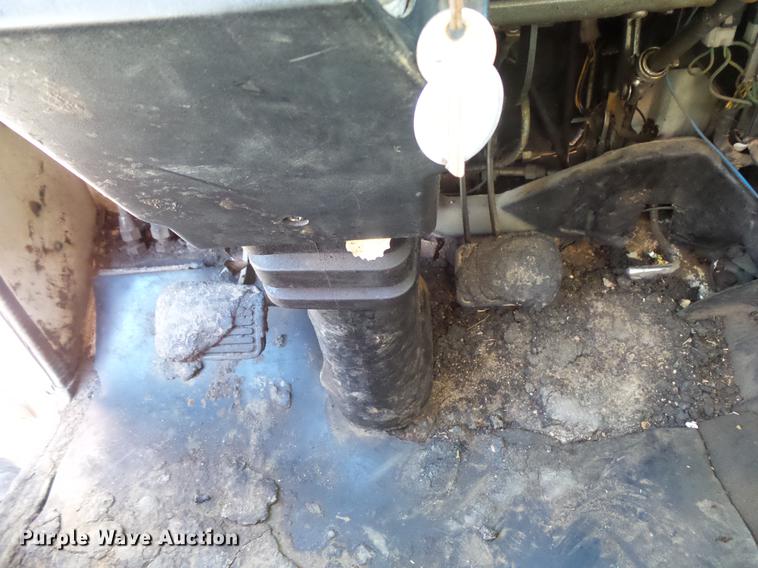 image for item DW9569 1984 Chevrolet Tiltmaster oil distributor truck