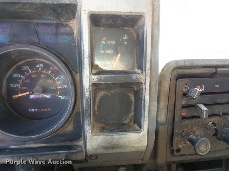 image for item DW9569 1984 Chevrolet Tiltmaster oil distributor truck