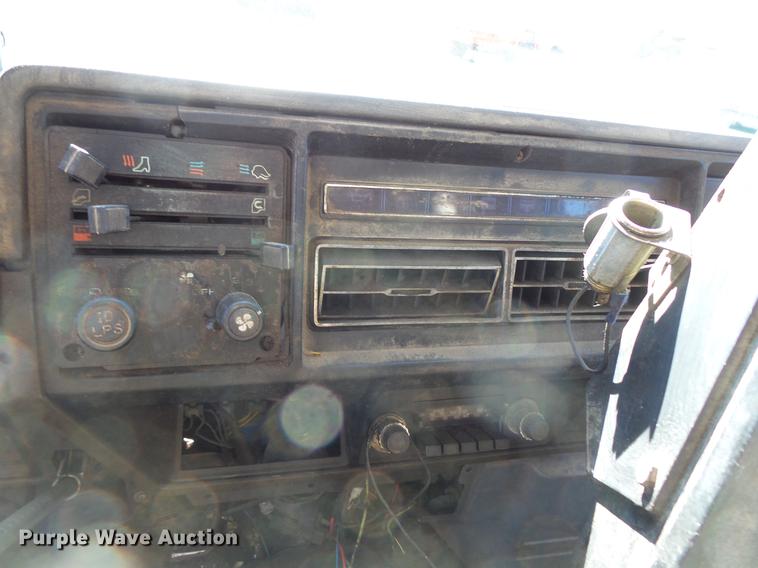 image for item DW9569 1984 Chevrolet Tiltmaster oil distributor truck