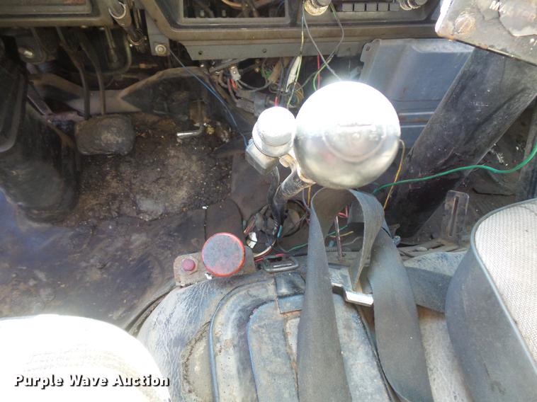 image for item DW9569 1984 Chevrolet Tiltmaster oil distributor truck