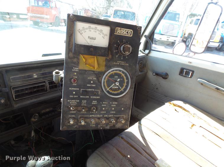 image for item DW9569 1984 Chevrolet Tiltmaster oil distributor truck