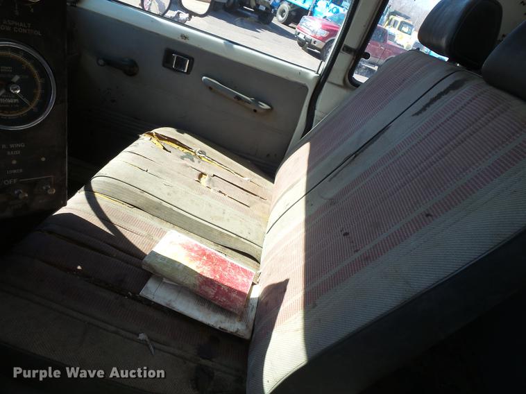 image for item DW9569 1984 Chevrolet Tiltmaster oil distributor truck