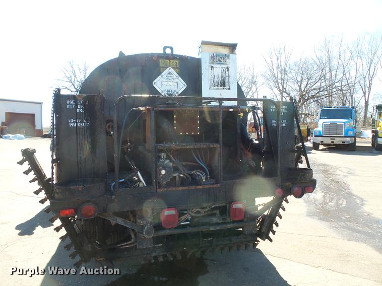 image for item DW9569 1984 Chevrolet Tiltmaster oil distributor truck