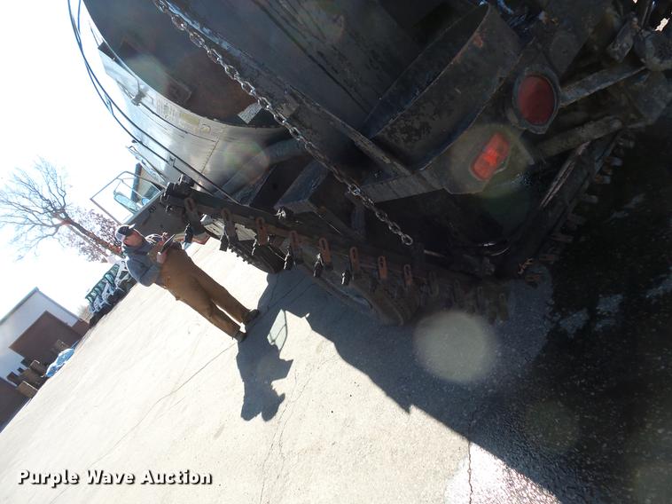 image for item DW9569 1984 Chevrolet Tiltmaster oil distributor truck