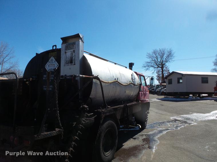 image for item DW9569 1984 Chevrolet Tiltmaster oil distributor truck