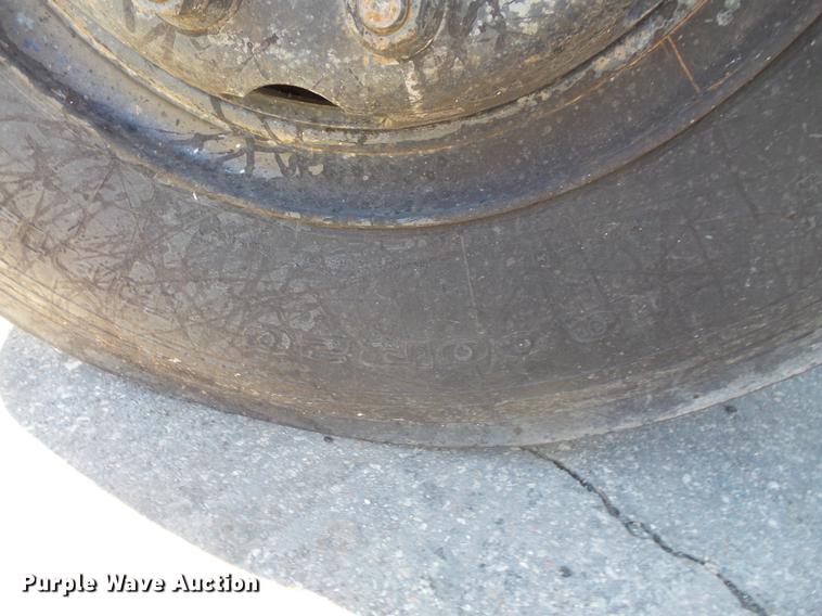 image for item DW9569 1984 Chevrolet Tiltmaster oil distributor truck