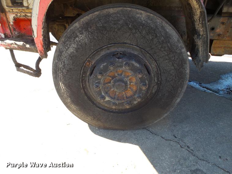 image for item DW9569 1984 Chevrolet Tiltmaster oil distributor truck