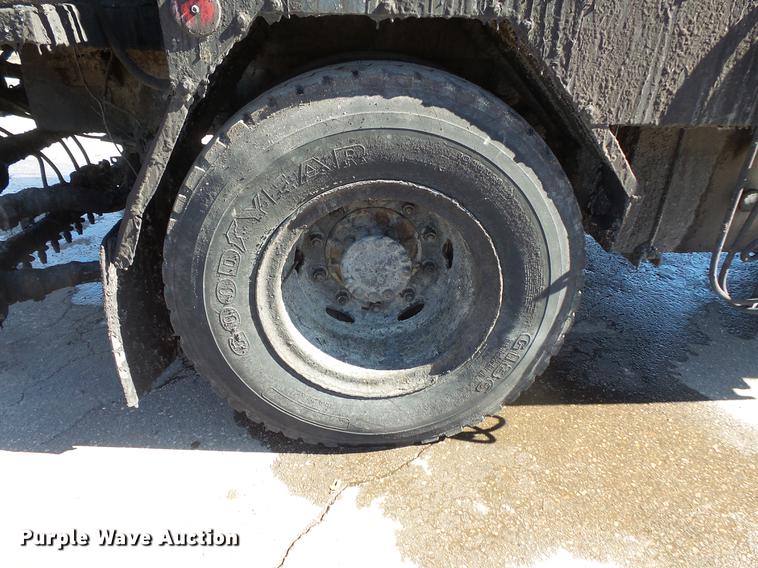 image for item DW9569 1984 Chevrolet Tiltmaster oil distributor truck