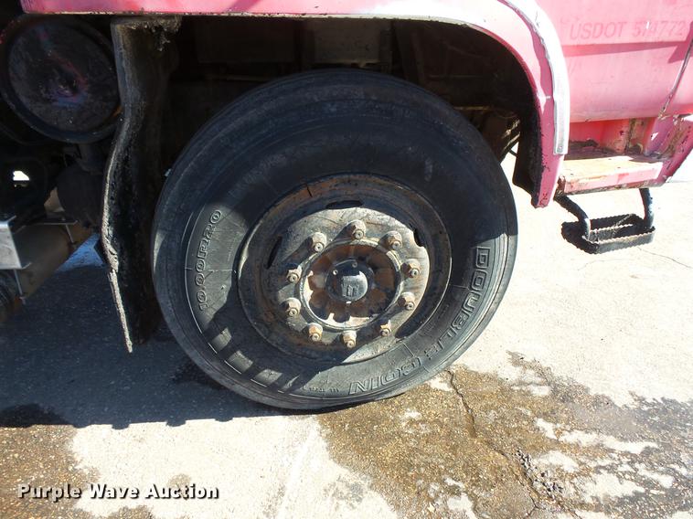 image for item DW9569 1984 Chevrolet Tiltmaster oil distributor truck