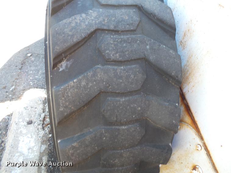 image for item DW9570 1973 Bobcat M970 skid steer