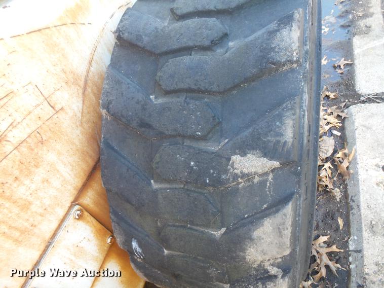 image for item DW9570 1973 Bobcat M970 skid steer