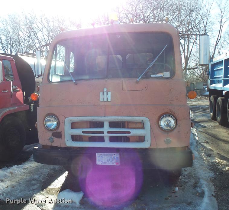 image for item DW9571 1966 International CO202 oil distributor truck