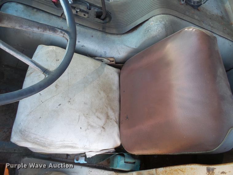 image for item DW9571 1966 International CO202 oil distributor truck