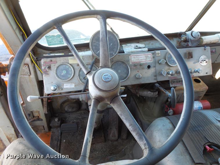 image for item DW9571 1966 International CO202 oil distributor truck