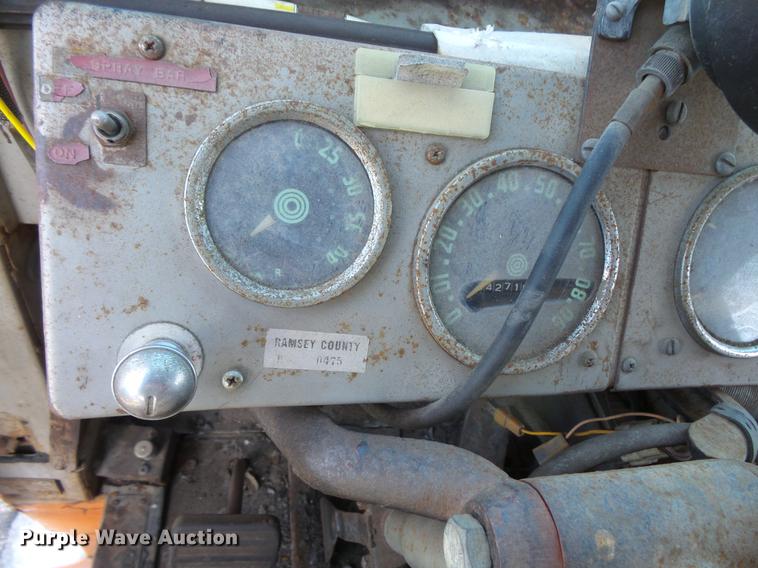 image for item DW9571 1966 International CO202 oil distributor truck