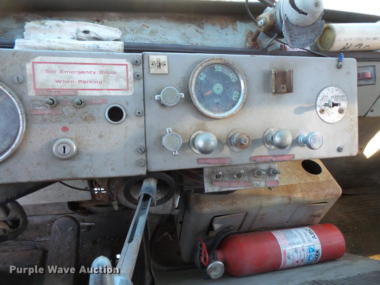 image for item DW9571 1966 International CO202 oil distributor truck