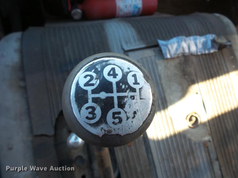 image for item DW9571 1966 International CO202 oil distributor truck