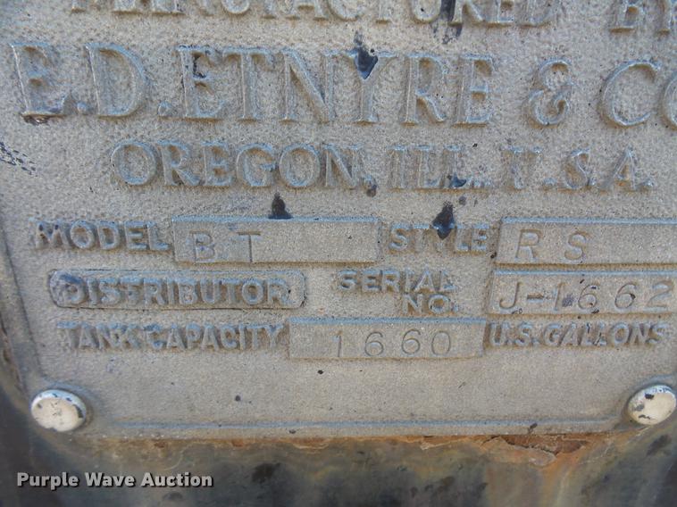 image for item DW9571 1966 International CO202 oil distributor truck