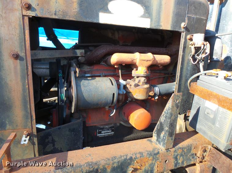 image for item DW9571 1966 International CO202 oil distributor truck