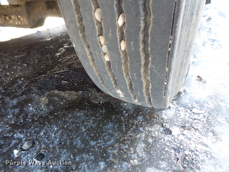 image for item DW9571 1966 International CO202 oil distributor truck