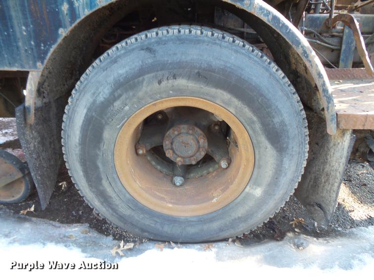 image for item DW9571 1966 International CO202 oil distributor truck