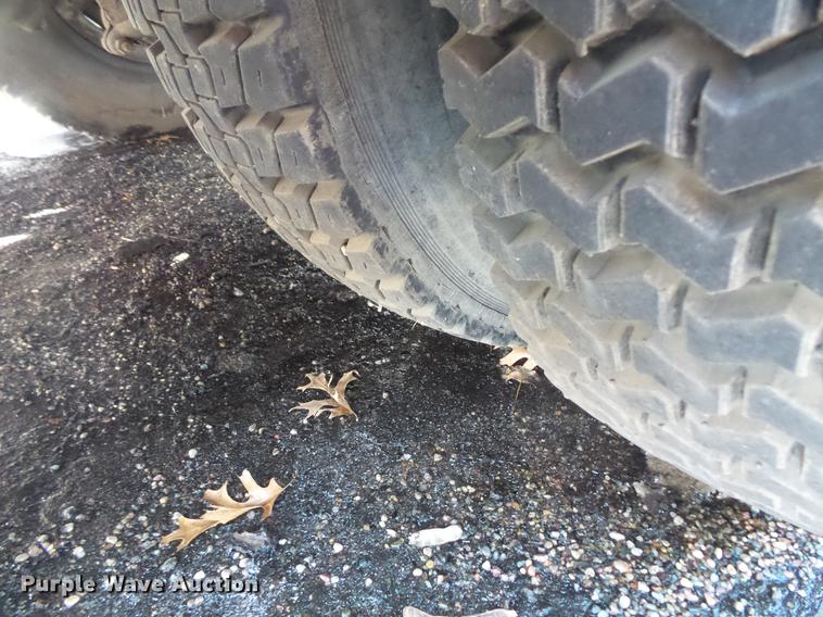 image for item DW9571 1966 International CO202 oil distributor truck