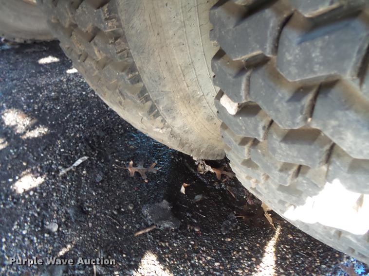 image for item DW9571 1966 International CO202 oil distributor truck