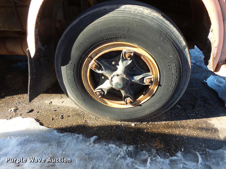 image for item DW9571 1966 International CO202 oil distributor truck