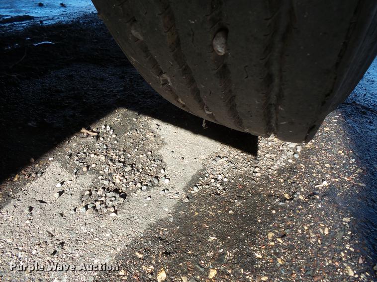 image for item DW9571 1966 International CO202 oil distributor truck