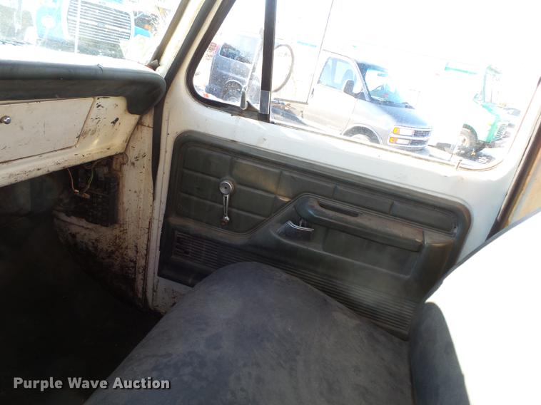 image for item DW9573 Ford F600 dump truck