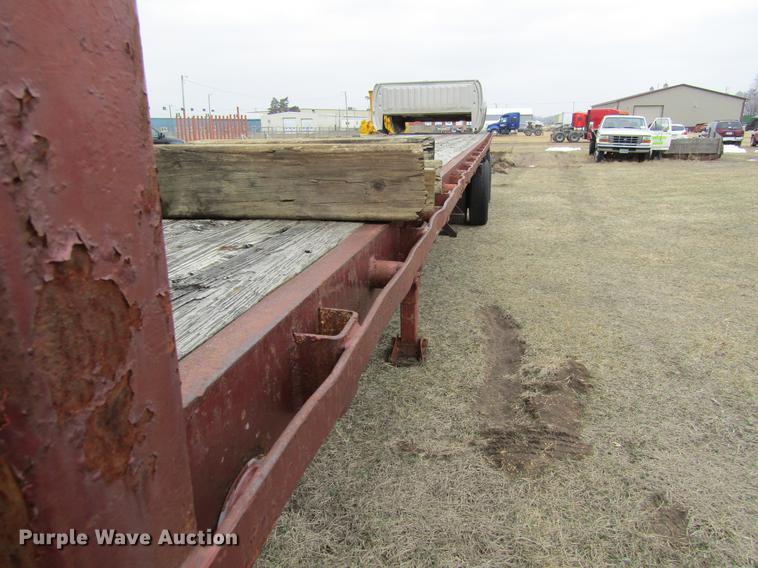 image for item DA3577 1974 Trailmobile flatbed trailer