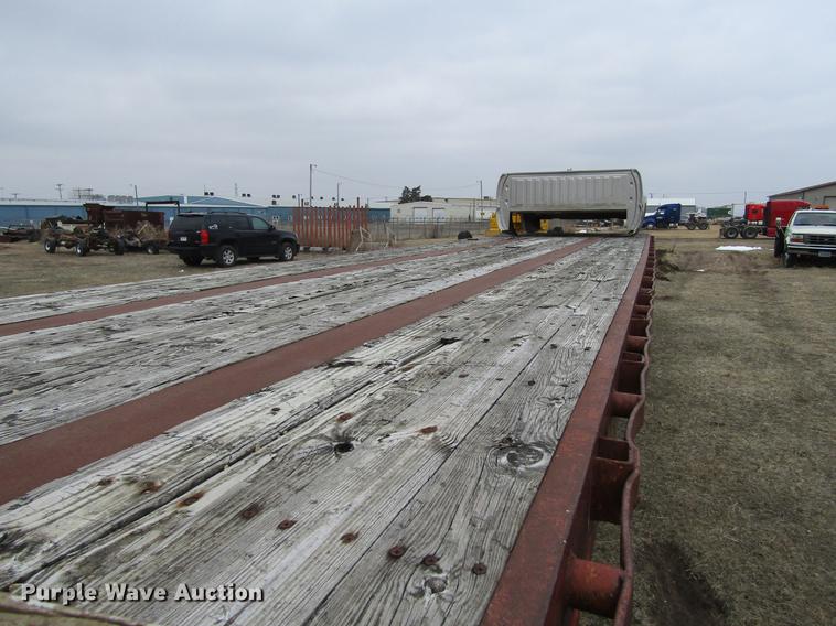 image for item DA3577 1974 Trailmobile flatbed trailer