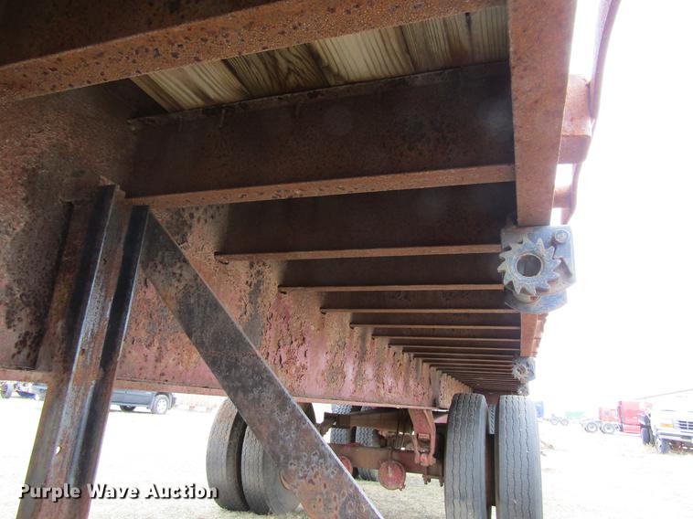 image for item DA3577 1974 Trailmobile flatbed trailer