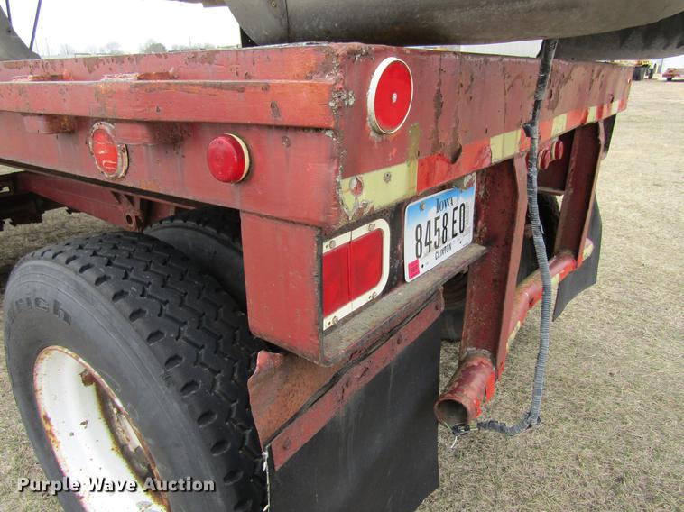 image for item DA3577 1974 Trailmobile flatbed trailer