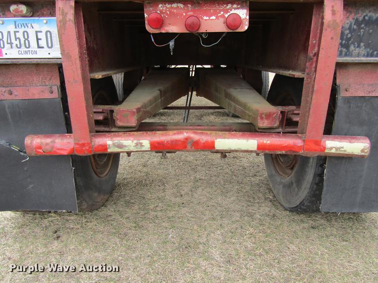 image for item DA3577 1974 Trailmobile flatbed trailer