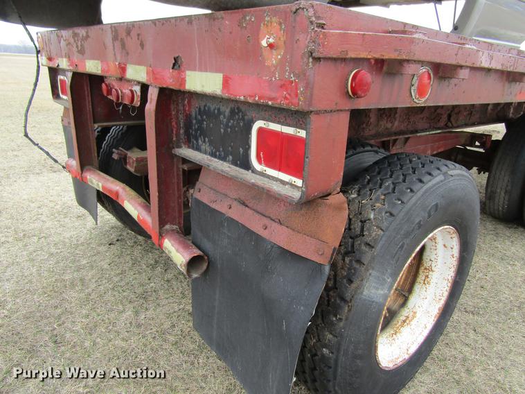 image for item DA3577 1974 Trailmobile flatbed trailer