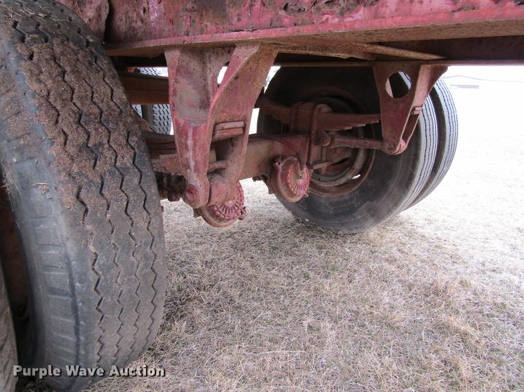 image for item DA3577 1974 Trailmobile flatbed trailer