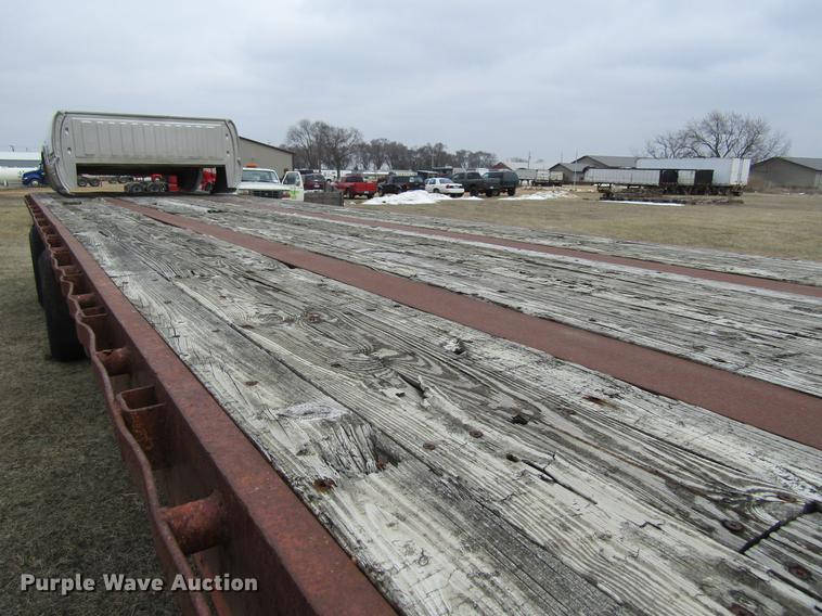 image for item DA3577 1974 Trailmobile flatbed trailer