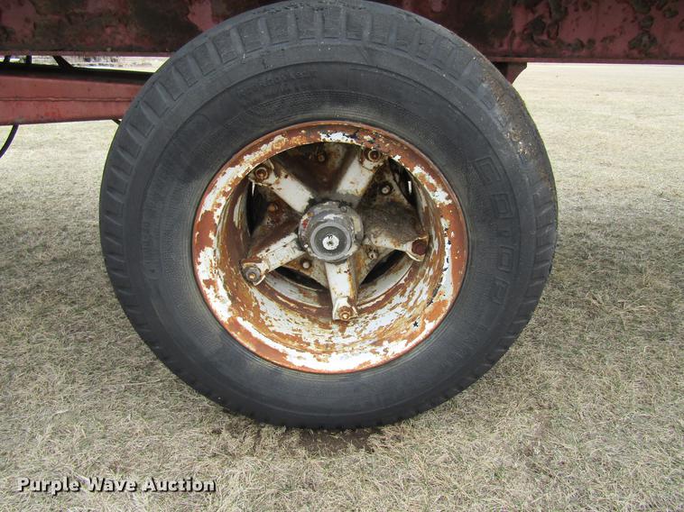 image for item DA3577 1974 Trailmobile flatbed trailer