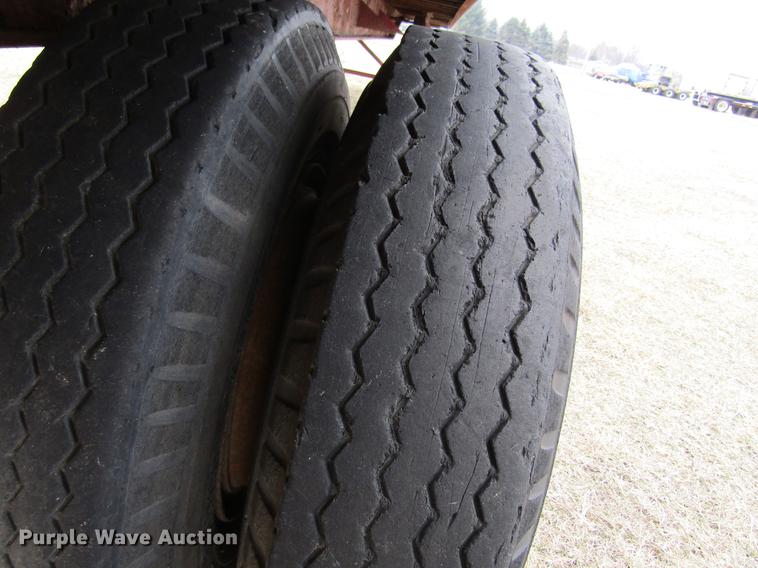 image for item DA3577 1974 Trailmobile flatbed trailer